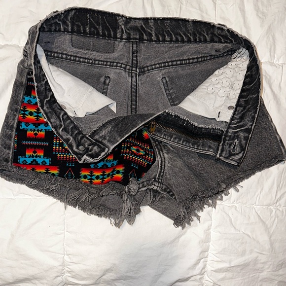 CUSTOM LEVi SHORTS -SiZE 00 - Picture 7 of 7